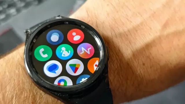 Skvělý trik pro chytré hodinky. Za 30 sekund poběží zase jako nové