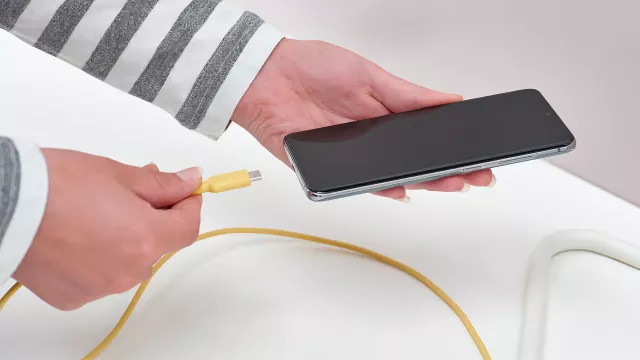 IKEA jako král příslušenství: Koupíte tam superlevné nabíječky i kabely