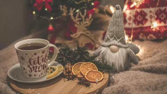 Vánoční dekorace na jídelním stole