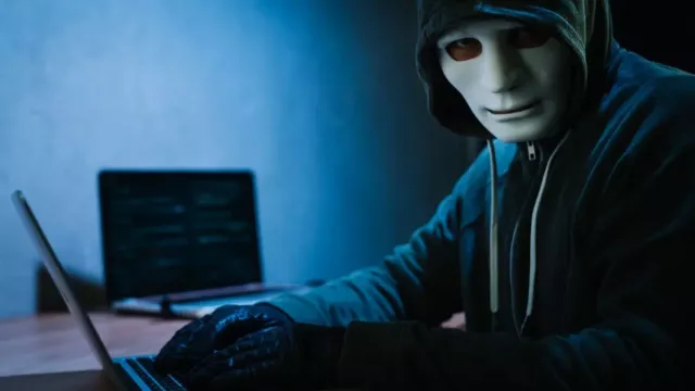Hacker u svého laptopu