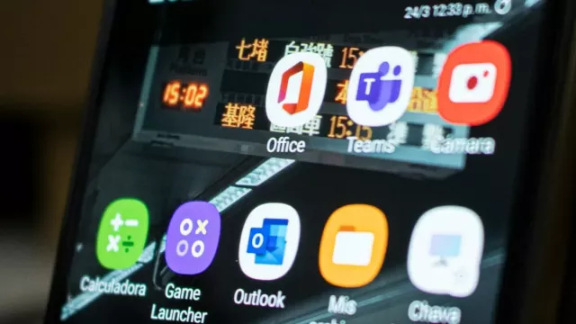 Detail na domovskou obrazovku Androidu s aplikacemi