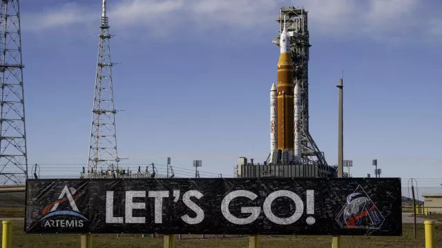 Mráz komplikuje historickou misi. Cestu na Měsíc brzdí nezvykle chladné počasí na Floridě