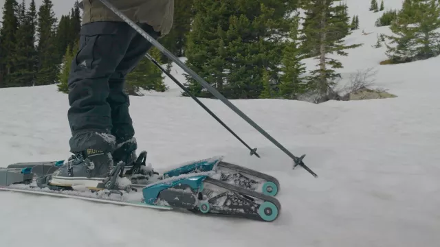 Tohle na sjezdovce vzbudí pozornost. Elektrické lyže vás vytáhnou do kopce bez jediné kapky potu