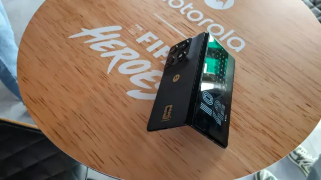 Motorola Razr Fold a další novinky: skládací smartphone superlativů