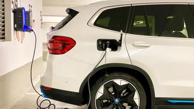 Nabíjející se elektromobil