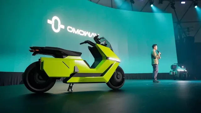 Prototyp elektrické motorky, která sama udrží stabilitu