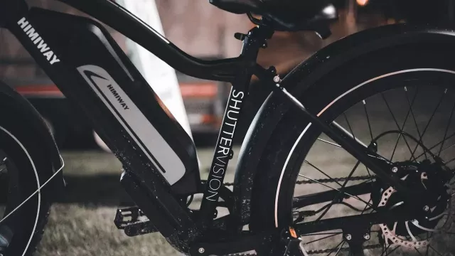 Baterie elektrokola umístěná na rámu