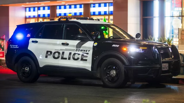 TikToke vytvořil falešné video s krádeží policejního auta.