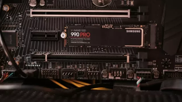 Detail na instalovaný SSD disk ve stolním PC