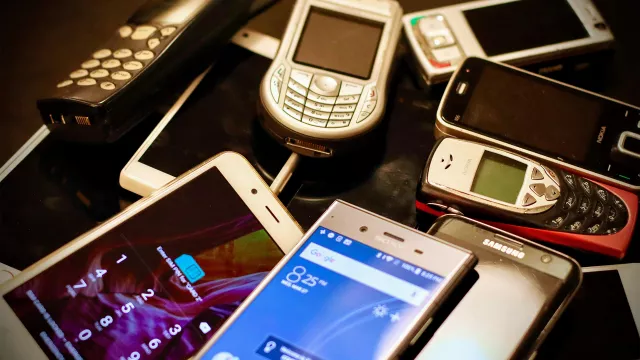 Staré mobilní telefony