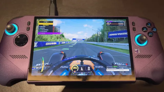 Intel útočí na AMD: První dojmy z čipu Arc G3 Extreme pro herní handheldy