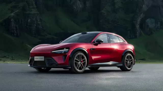 Levnější než Tesla, rychlejší než Porsche: Xiaomi vedle mobilů přijíždí i s novou verzí elektrického SUV