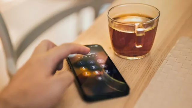 Odemykání smartphonu zadáváním PIN