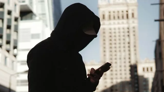 Zloděj smartphonu ve městě