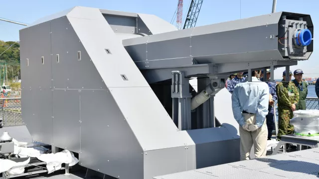 Koncept railgun zbraně pochází už z první poloviny 20. století, ale narážel na řadu překážek.