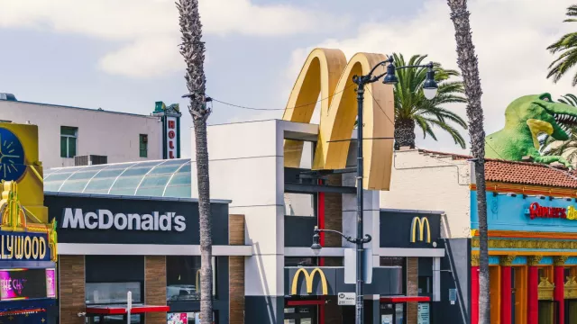 Provozovna McDonald's v Los Angeles.