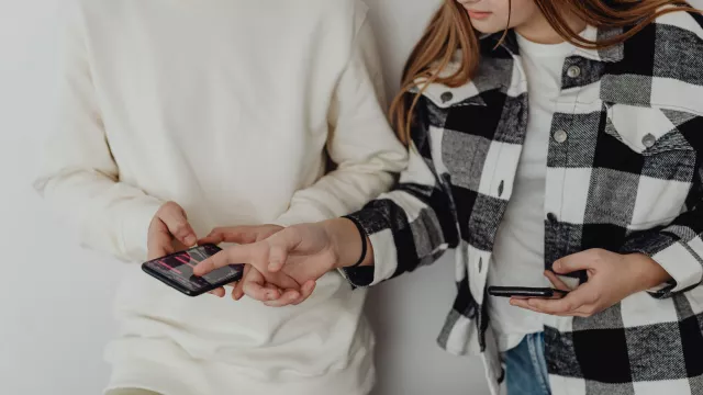 Češi přiznávají závislost na digitálních technologiích.