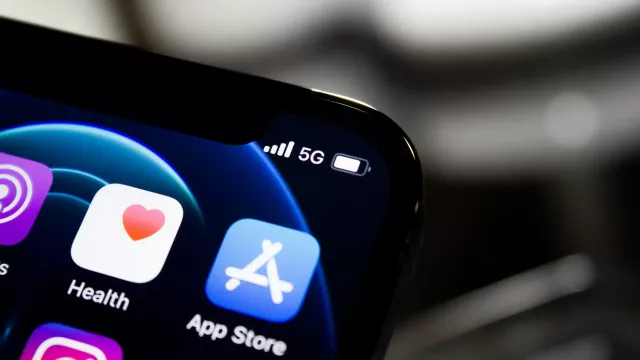 Symbol 5G ve stavové liště smartphonu