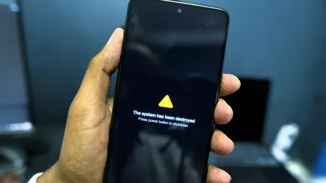 Zničený systém smartphonu