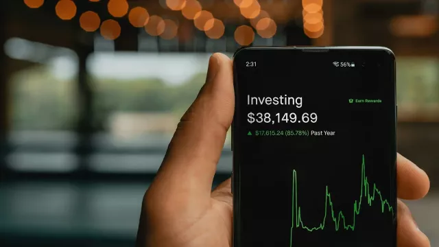 Obrazovka aplikace pro sledování finančních trendů