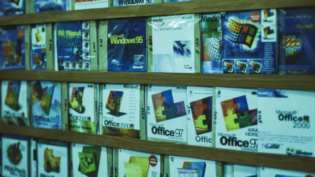 Krabice se staršími verzemi Windows a Office