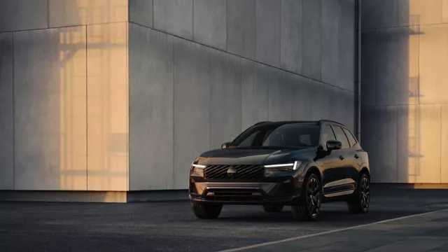 Volvo XC60 ujede na elektřinu až 200 km. Novinku jsme viděli naživo v Göteborgu