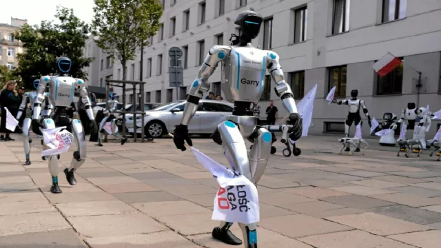 Roboti