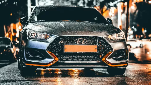 Čelní pohled na vozidlo Hyundai