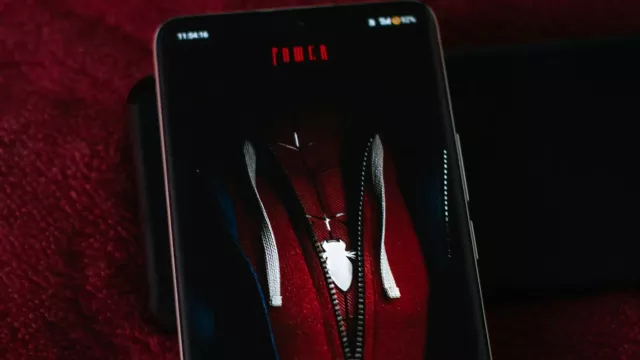 Detail na tapetu androidového smartphonu