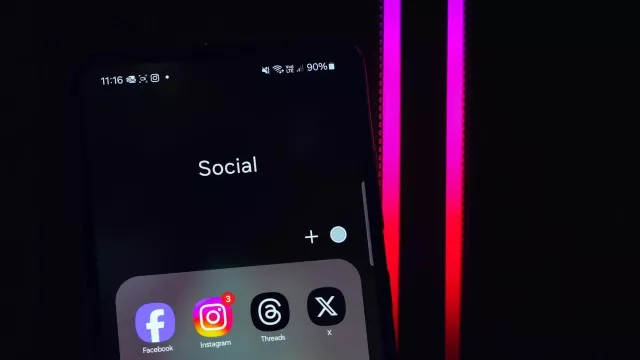 Stavová lišta androidového mobilu