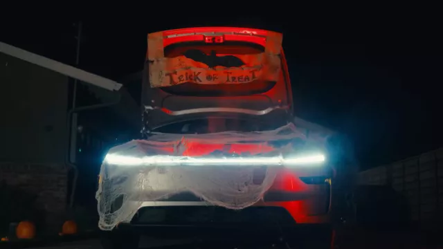 Tesla s halloweenskou aktualizací straší koledníky